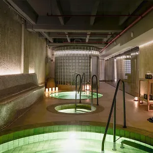 4* Hotel Wellcomm &