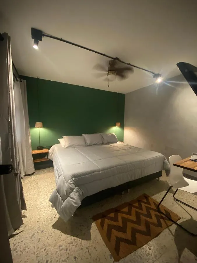 Pensión Casa Mosaiko- Local art&design hotel Medellín